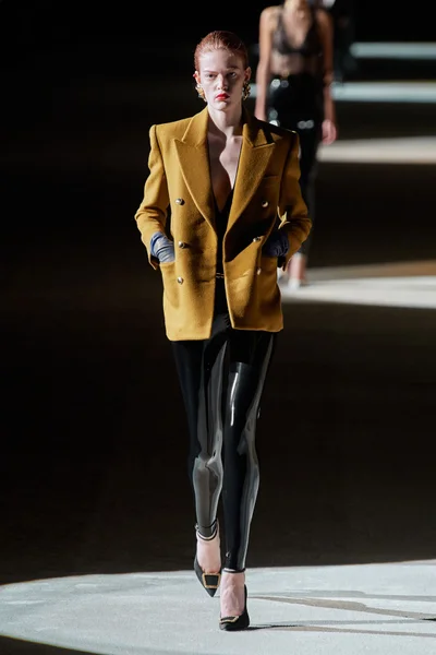Look 5